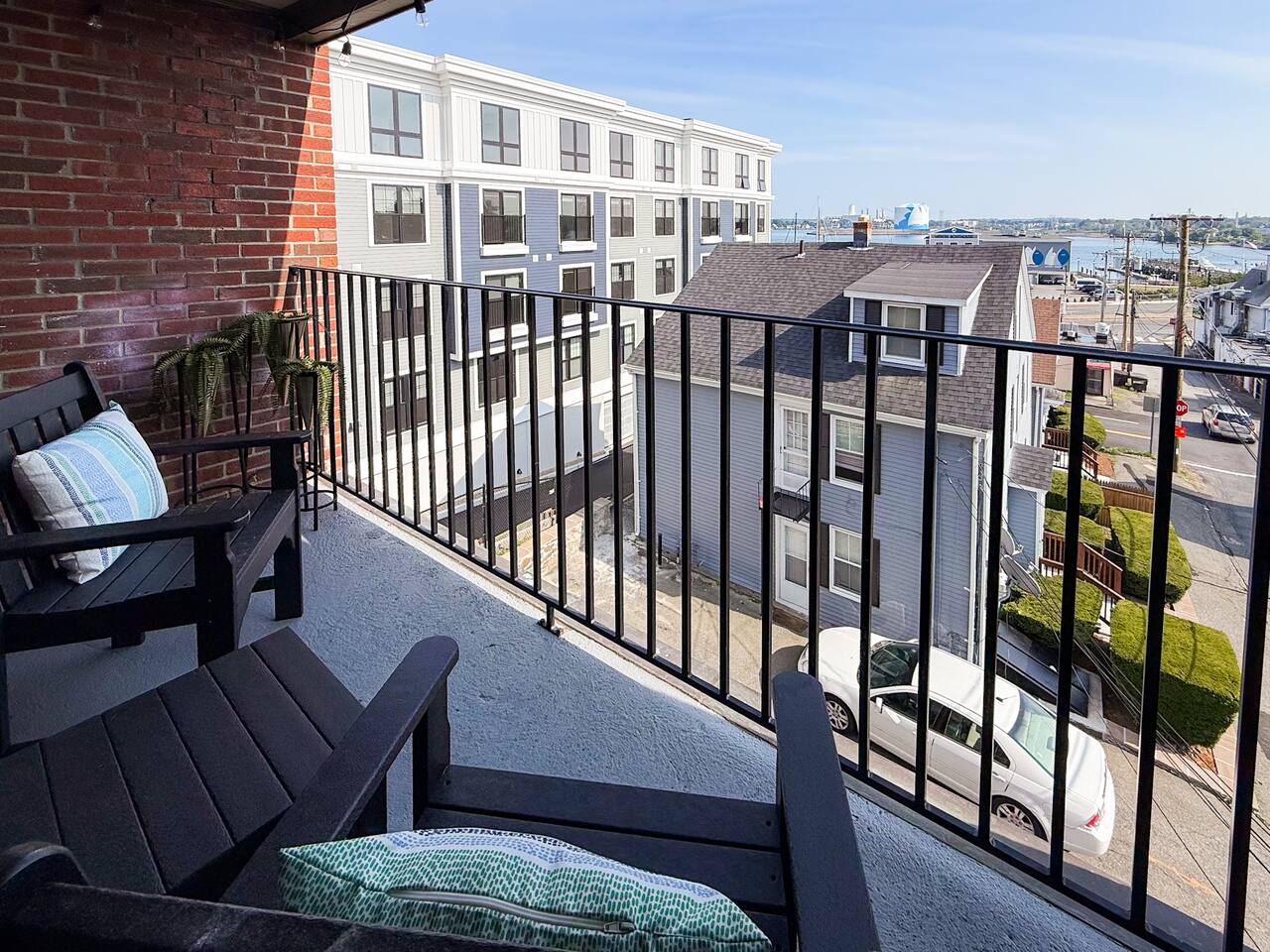 City Views~Close 2 Salem~Balcony