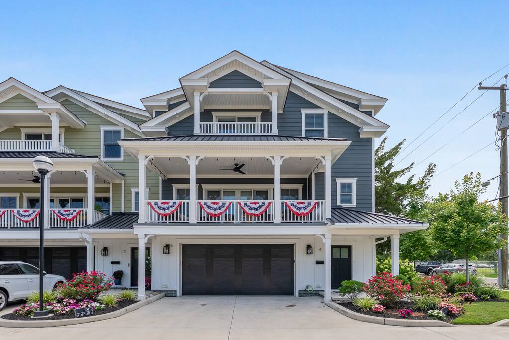 4 BR Townhome Close to Town/Elevator & EV Charger