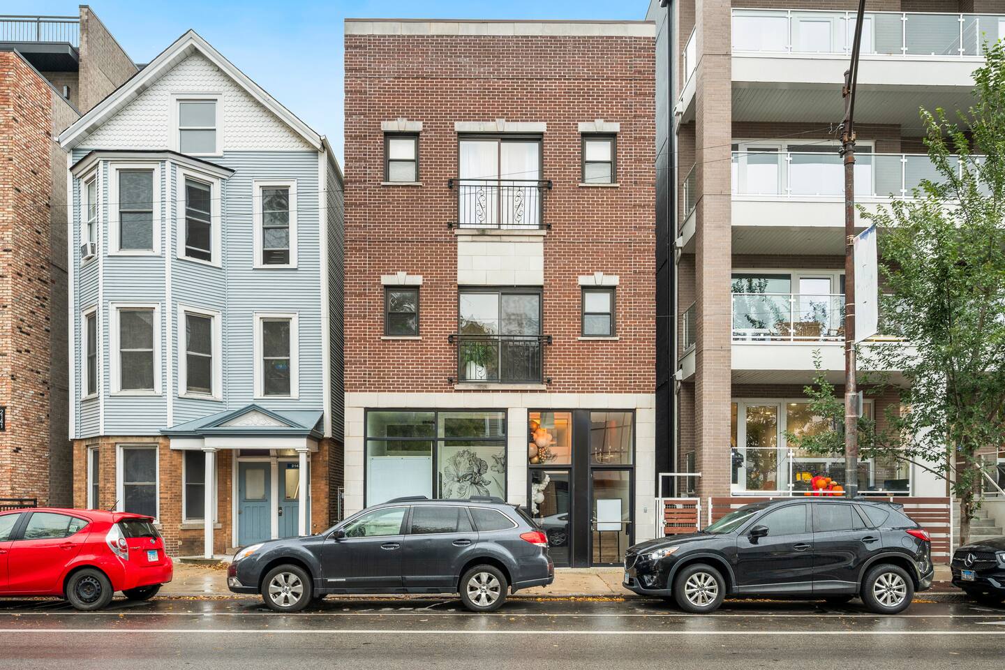 Adult Only King + 2 Queen w/En-Suite, 90 Walkscore