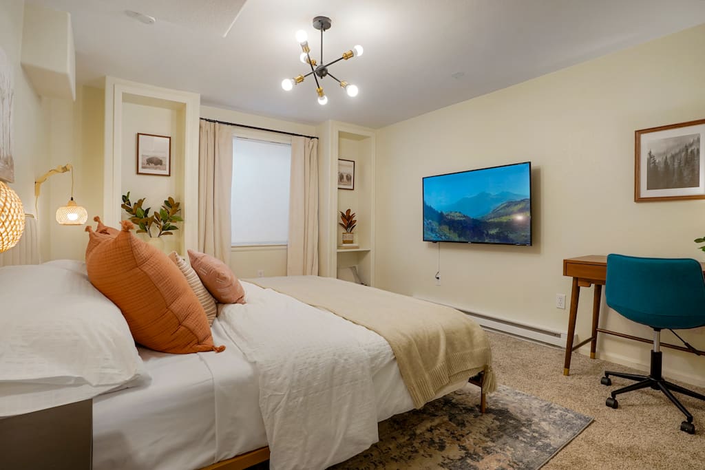 Private Guest Suite w/ Projector & Surround Sound!