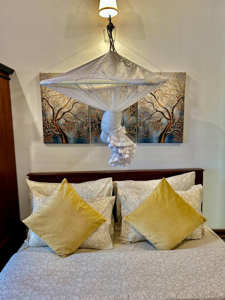 Colonial Kandy Room w/ Pool & Garden | Katugastota