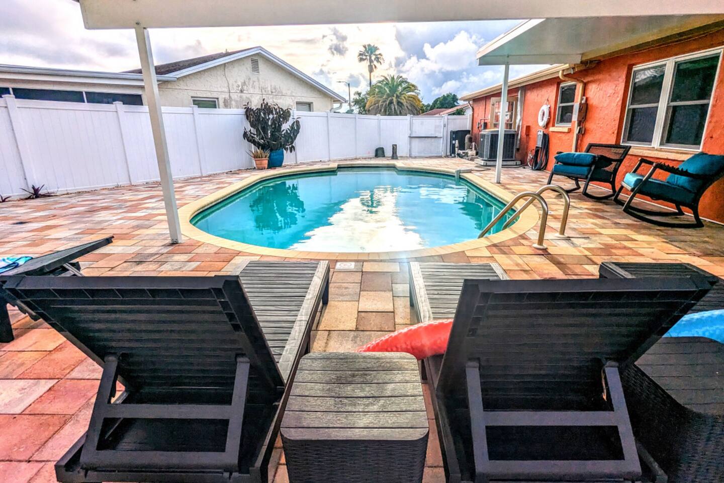 Tropical Oasis *Heated Pool* Whole Home