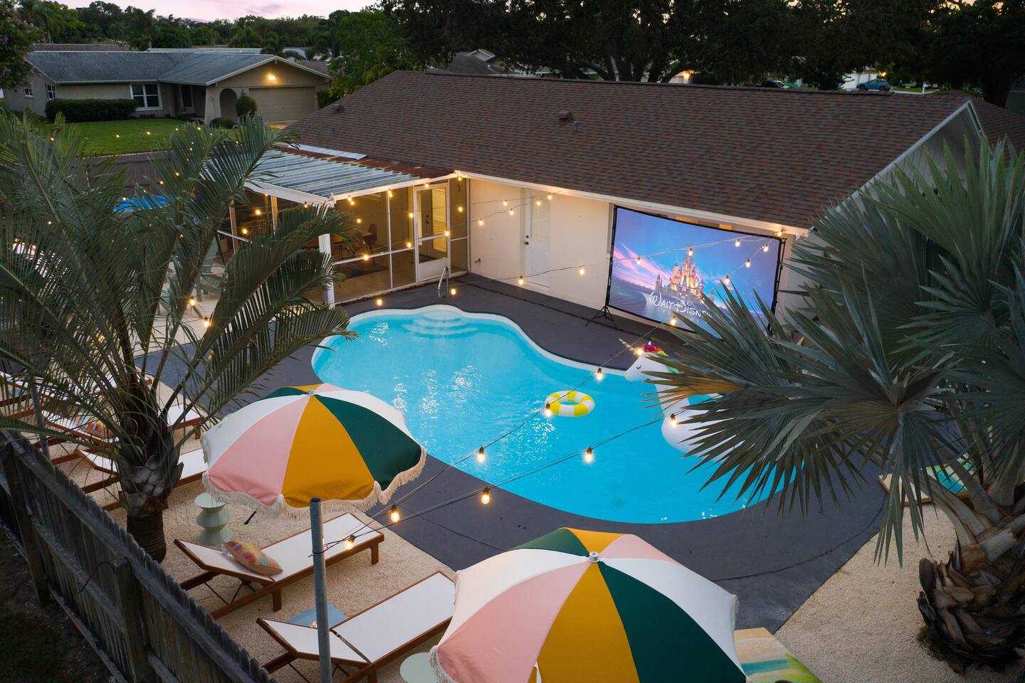 Heated Pool, Hot Tub & Arcade Home, 7 min to beach