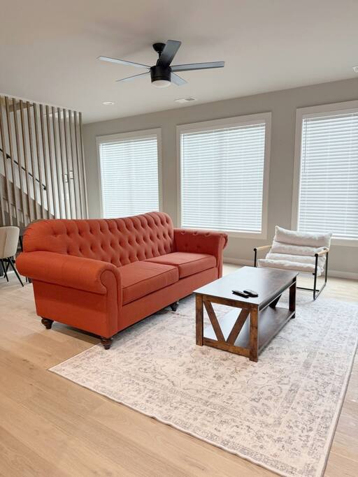 2BR Exec Rental w/ Balcony-Fast Wifi - Greenville