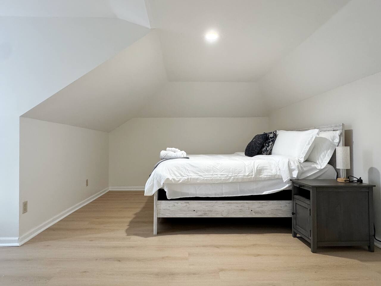 Princeton Suite 6 | QUEEN 2BR/2BA photo 4