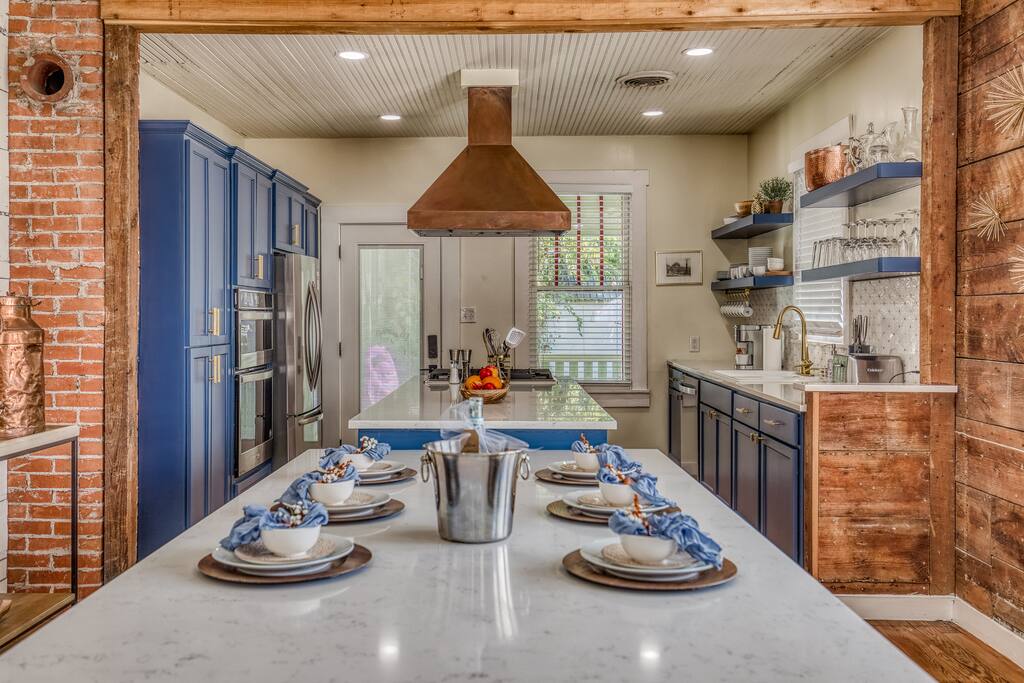 Easy walk to town | Eva on W Alamo| Week Discount!