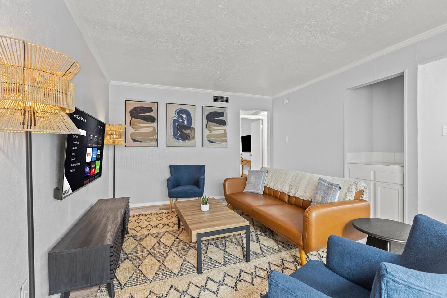 Stylish Comfort | King Bed near Downtown - Apartment