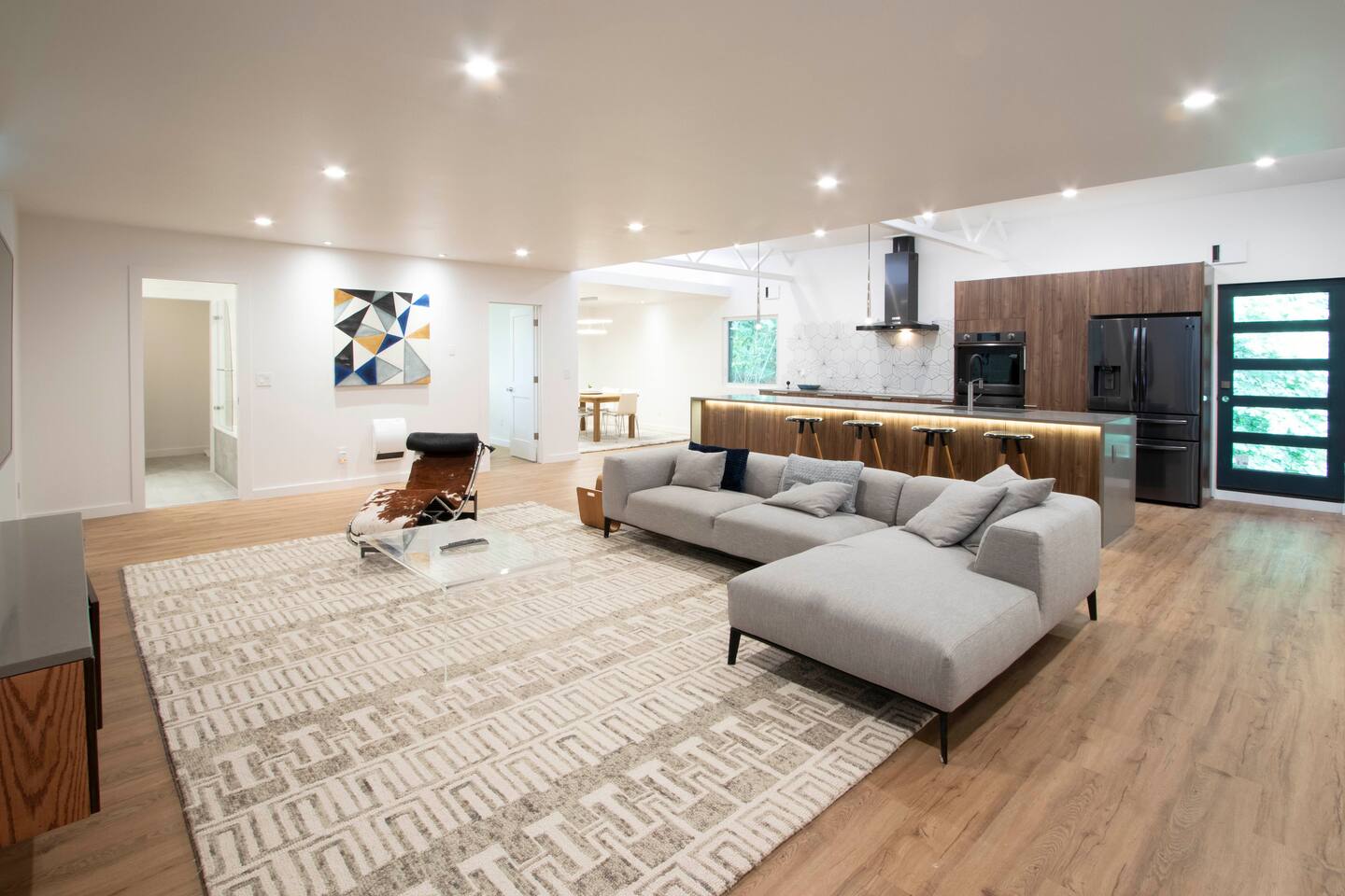 Modern Living in Kirkland 3BD 2BA AC