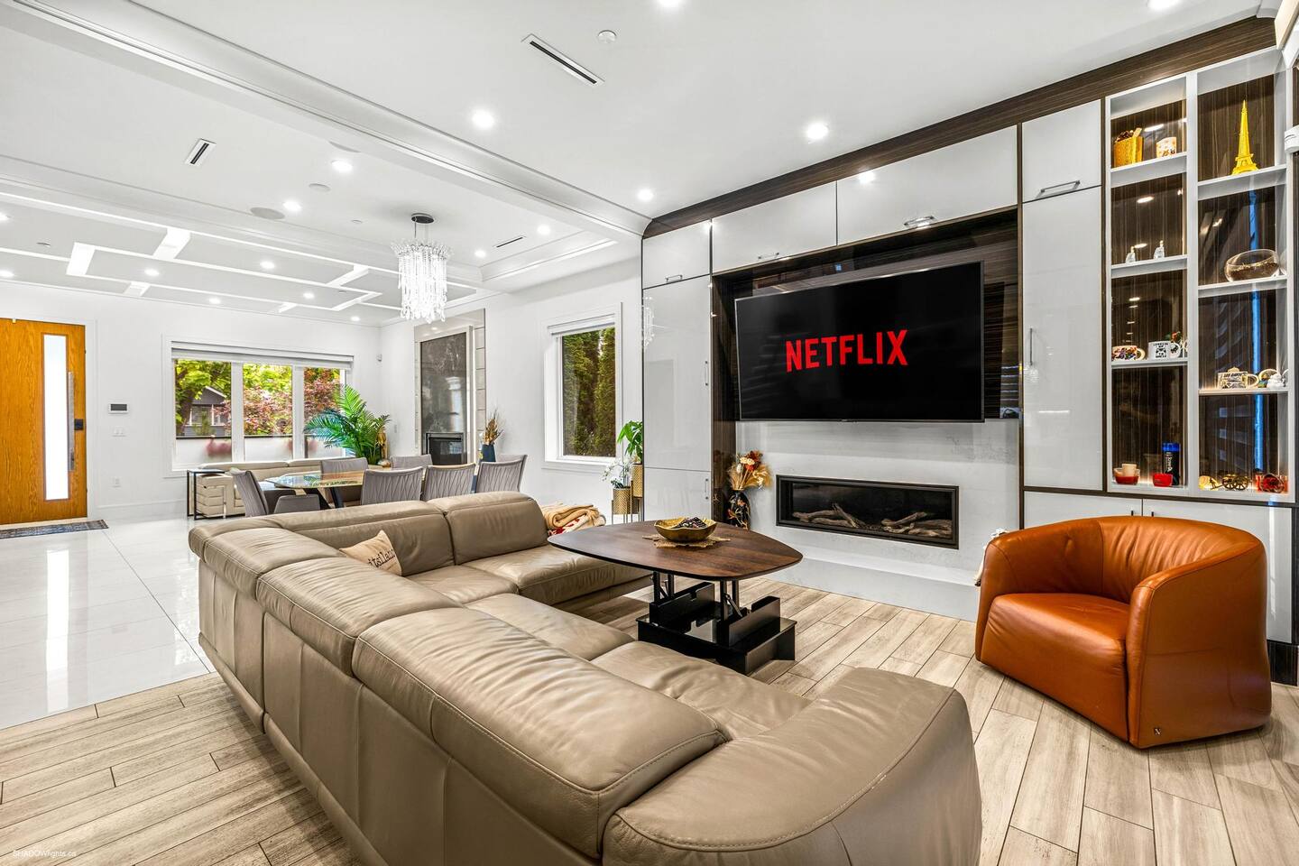 Luxurious 3BR| King Bed w/ Rooftop Haven