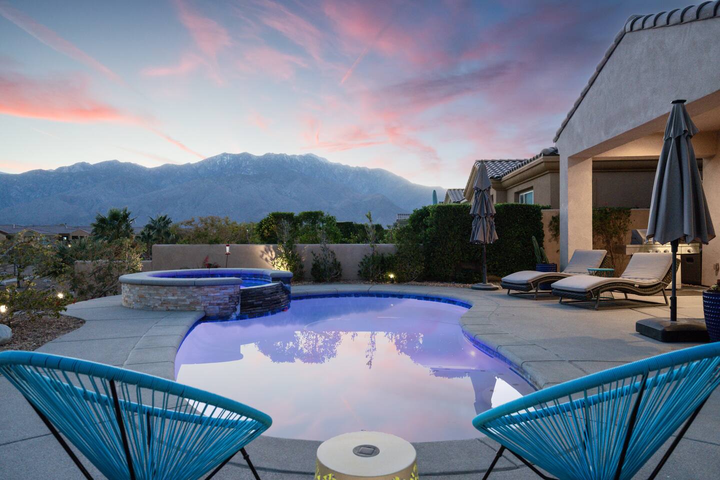 Chimayo Villa, Poolside Mtn Views close to PS