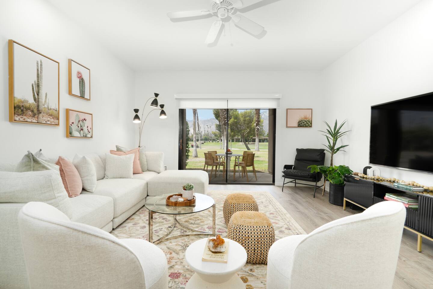 Desert Bloom, 2br ensuite 2ba Condo with Pool/Spa