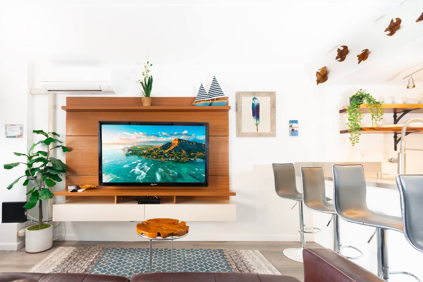 Ilikai Condo - FREE Parking, City View Ocean Front