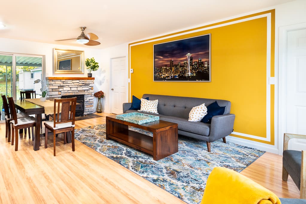 7 min Airport Rambler, Fenced Yard