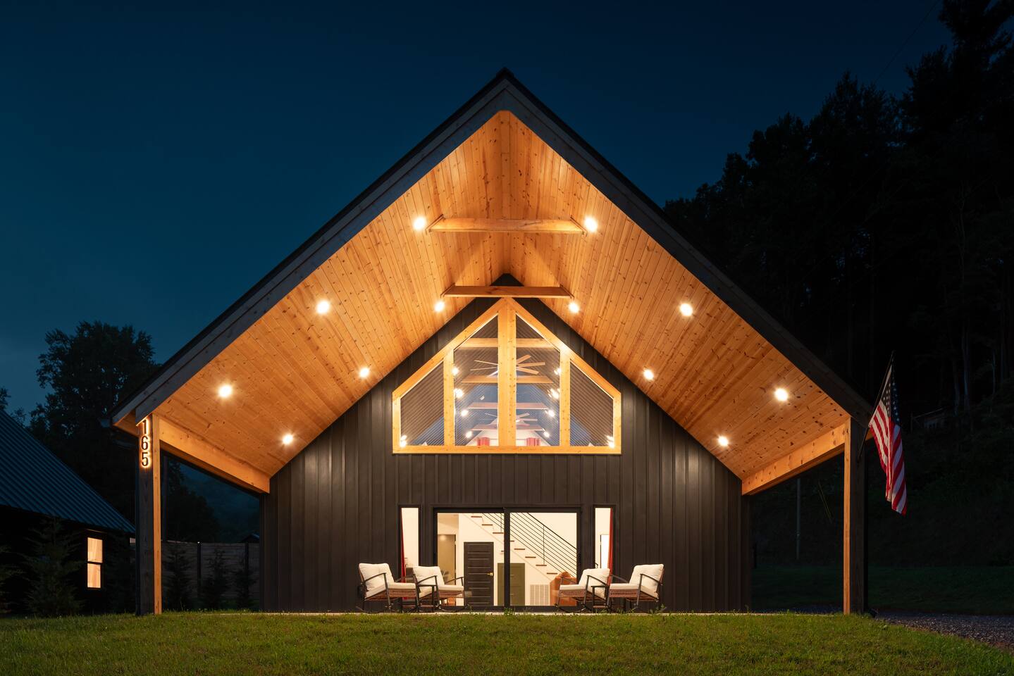 LUX Mountain Barndo Getaway | BRAND NEW | Sleeps 6