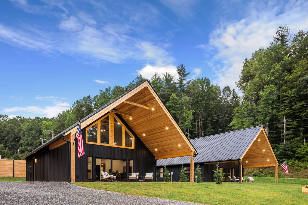 Two Mountain Barndos | Family Getaway | Sleeps 12