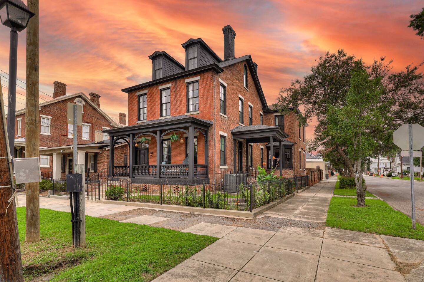 The Olde Town Jewel | 5BRVictorian | WalkDowntown!