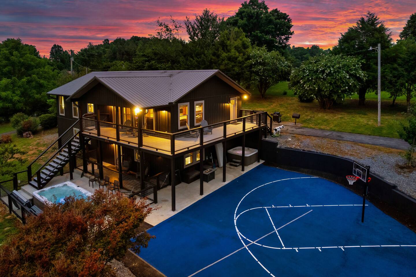 *NEW* Family Retreat! Swimming Pool! Theatre!