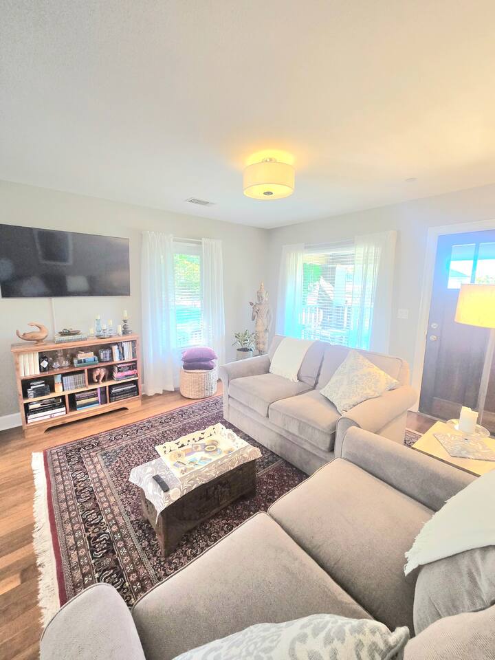 Stroll Inn~Central Locale!