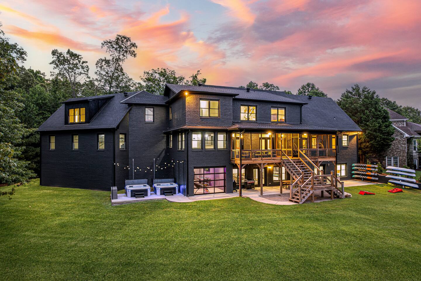 New Lakefront Mansion Sleeps 38