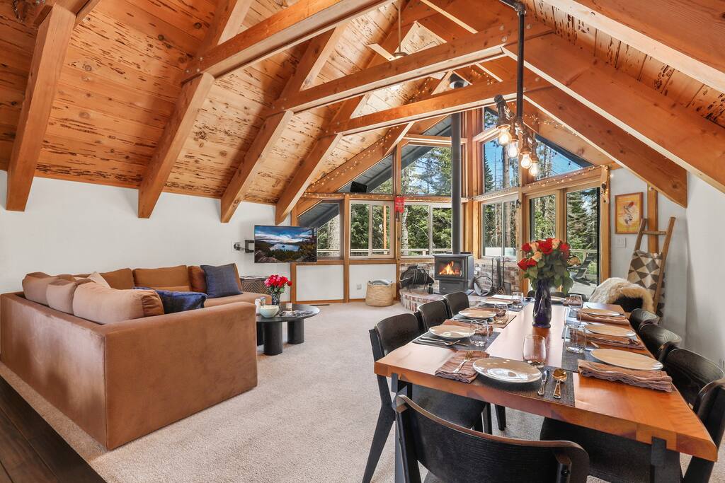Luxury Tahoe Retreat w/ Hot Tub Near Paige Meadows