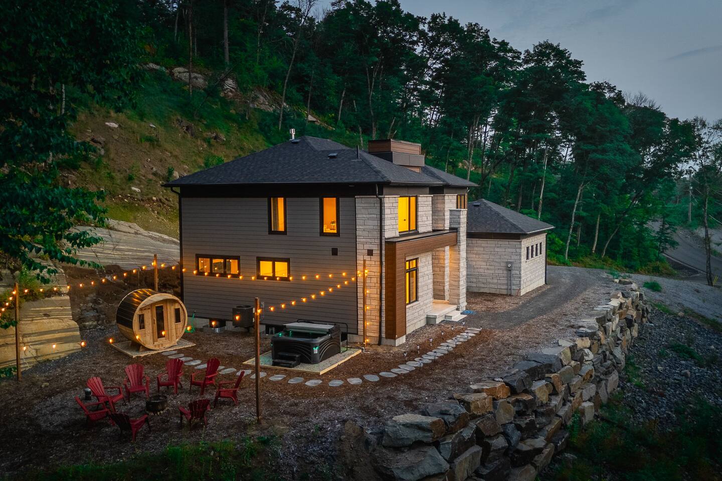 Luxe Forest Retreat HotTub, Sauna, PoolTable, View