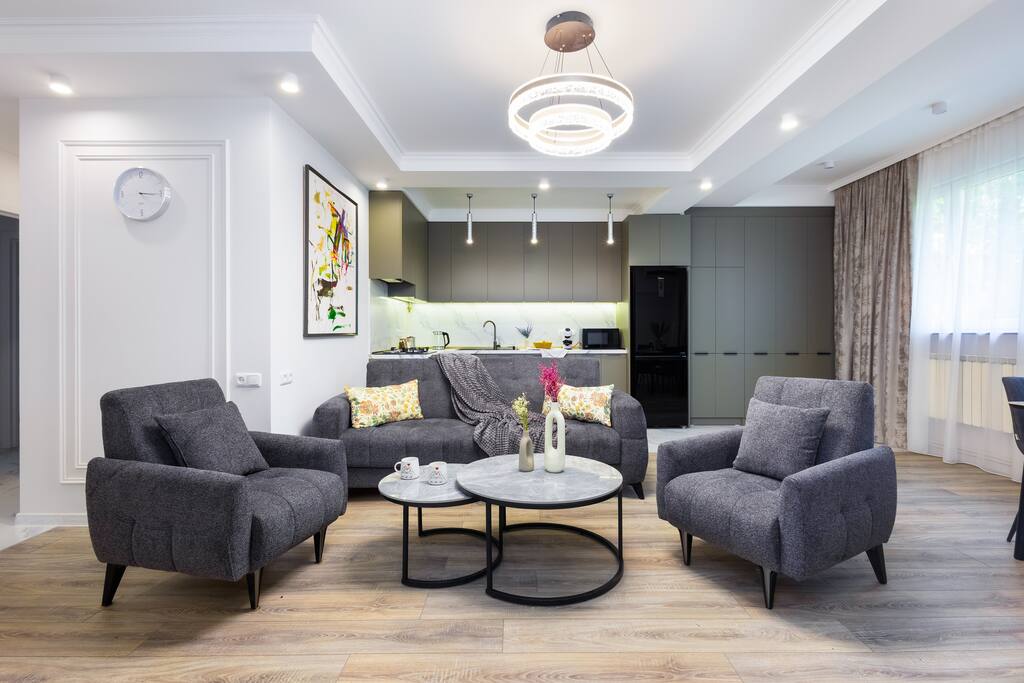 Classy Elegance w/ Modern Comfort | 2BD | Balcony