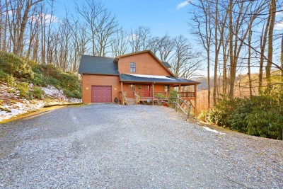 Deal on Elk Laurel -5BR Log Cabin Hot Tub~Fire Pit photo 5