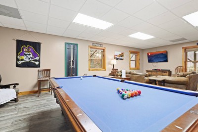 Deal on Elk Laurel -5BR Log Cabin Hot Tub~Fire Pit photo 9