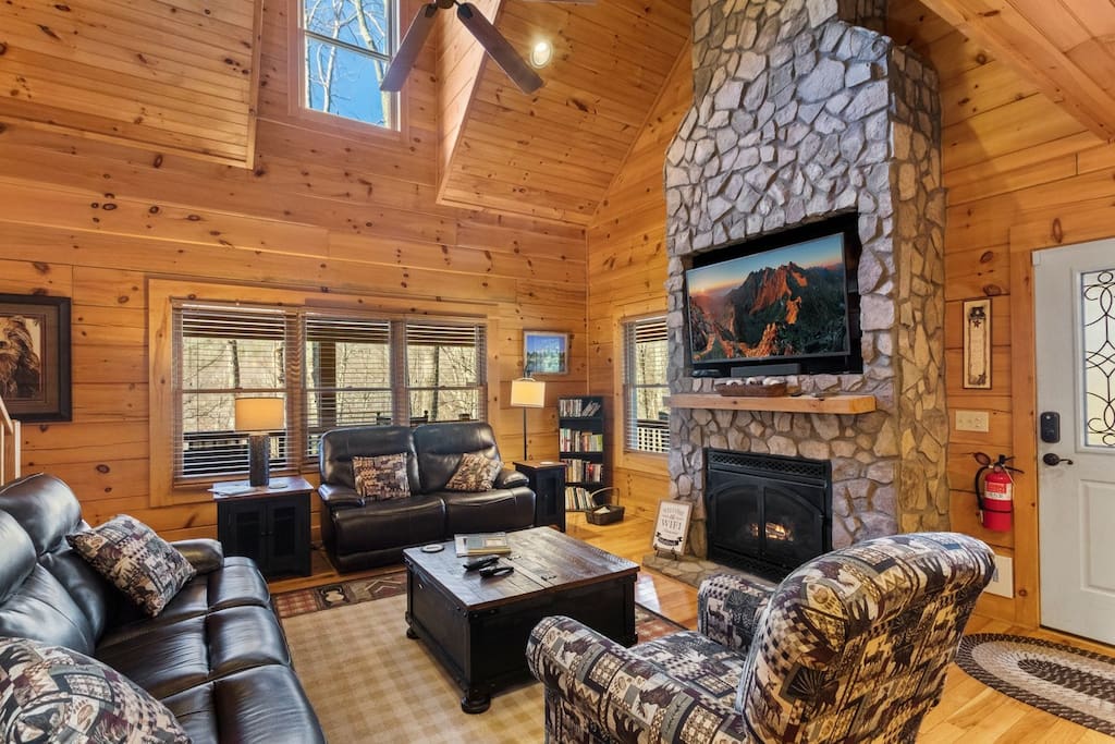 Deal on Elk Laurel -5BR Log Cabin Hot Tub~Fire Pit