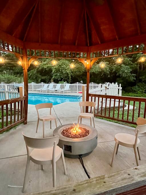 1BR Retreat w Pool in Historic Cochranton Home