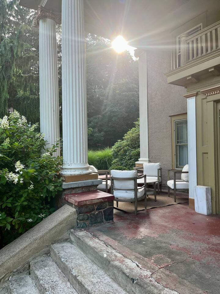 1BR Retreat w Pool in Historic Cochranton Home