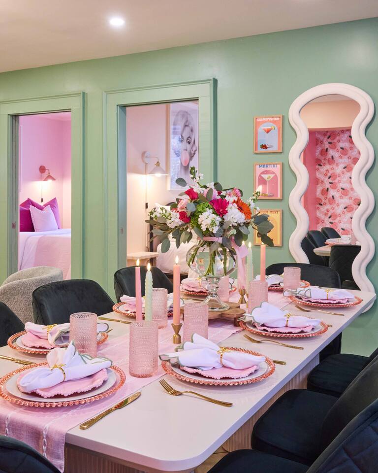 Steps from Broughton| Walk to Shops and Bars|