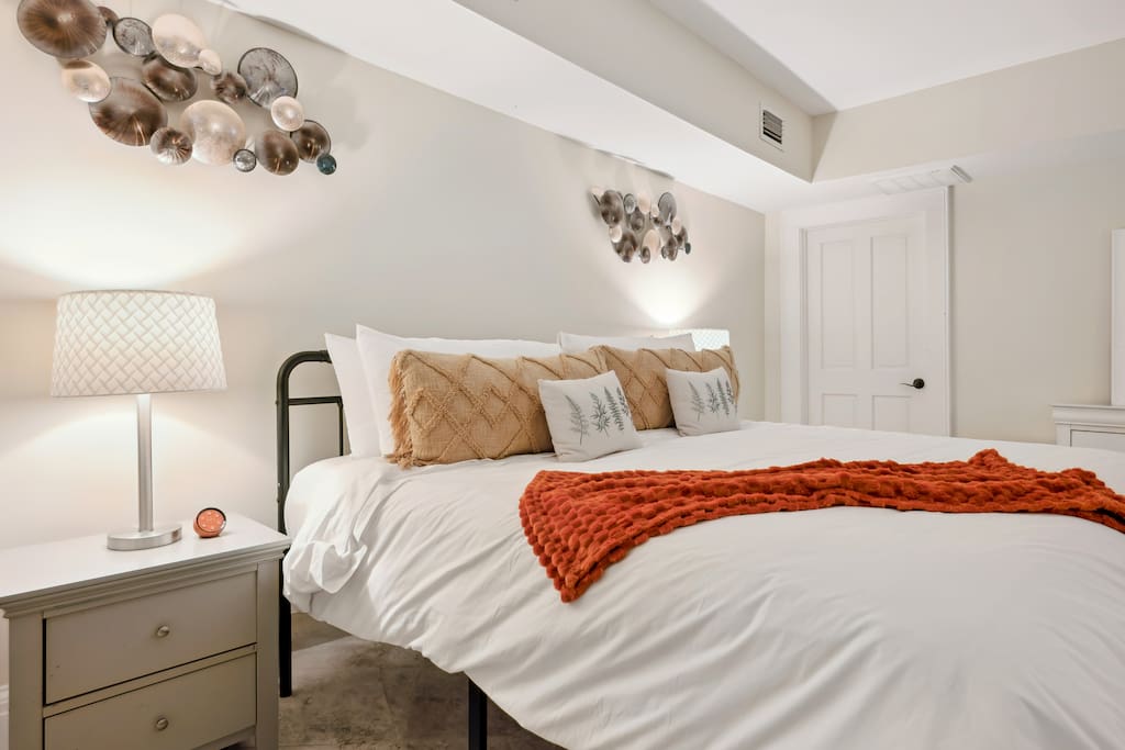 King Bed+2 Baths Near River/Shopping Walk Savannah