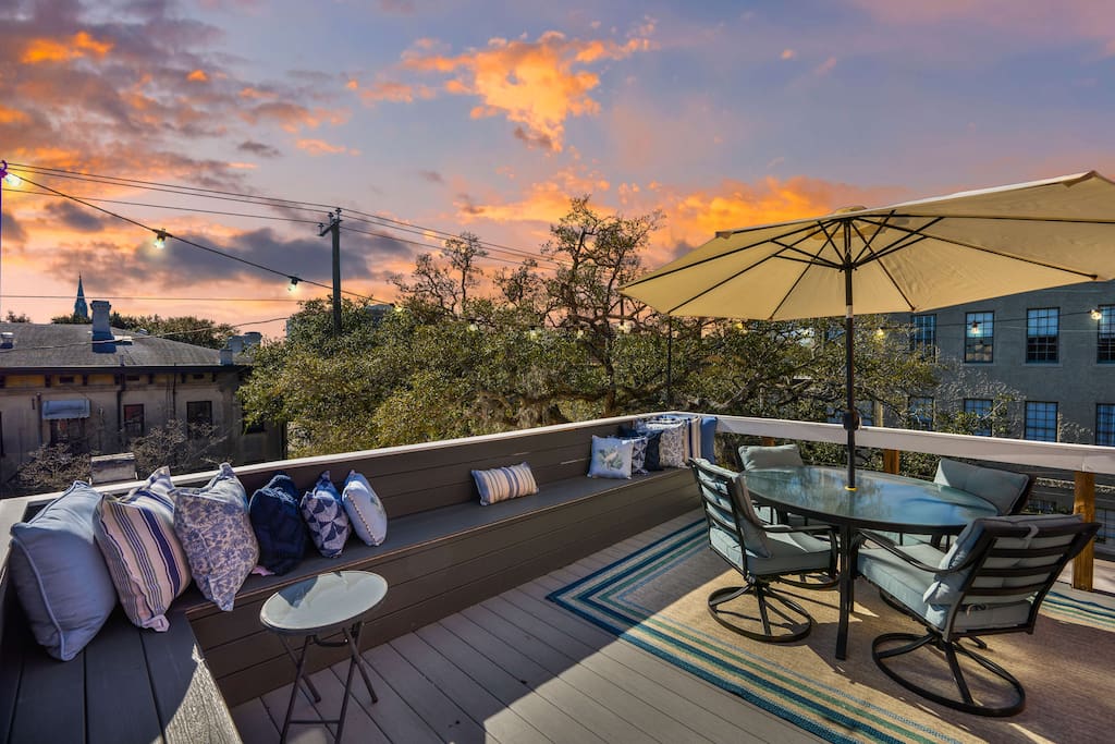 Romance! Rooftop Deck + Movie Room+100% Walkable