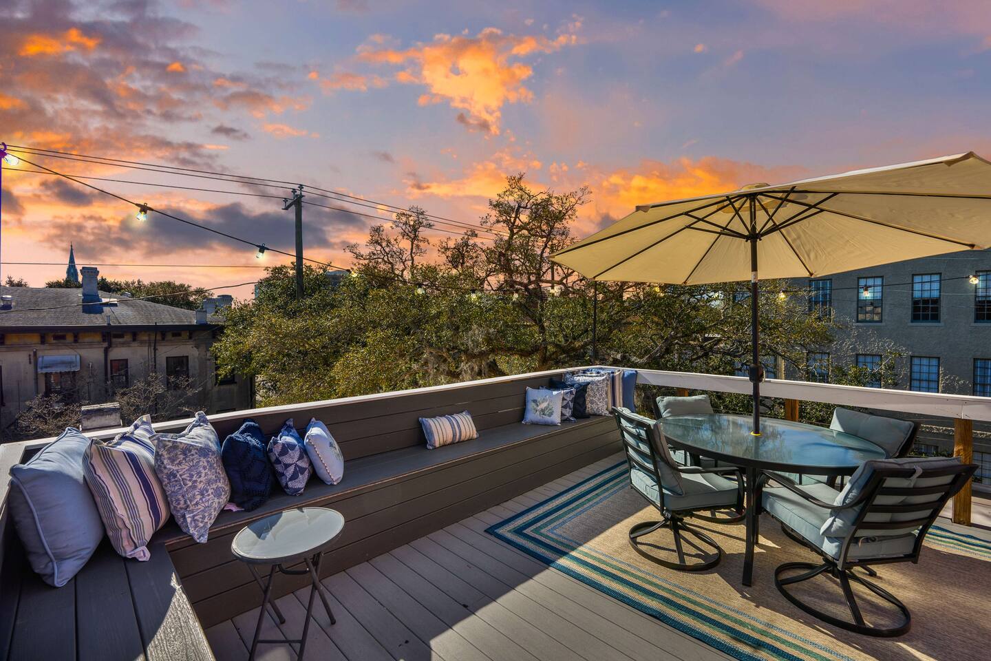 Romance! Rooftop Deck + Movie Room+100% Walkable
