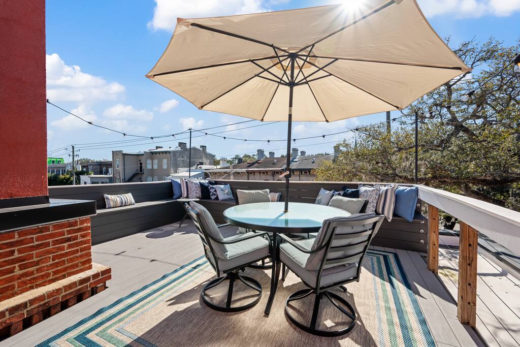 Top of York-Rooftop Patio+3 Bathrooms+Movie Room