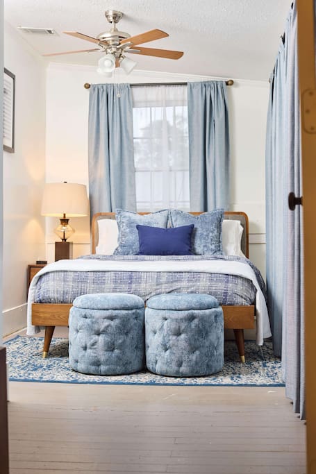 Vintage living, Renovated Home in Central Savannah