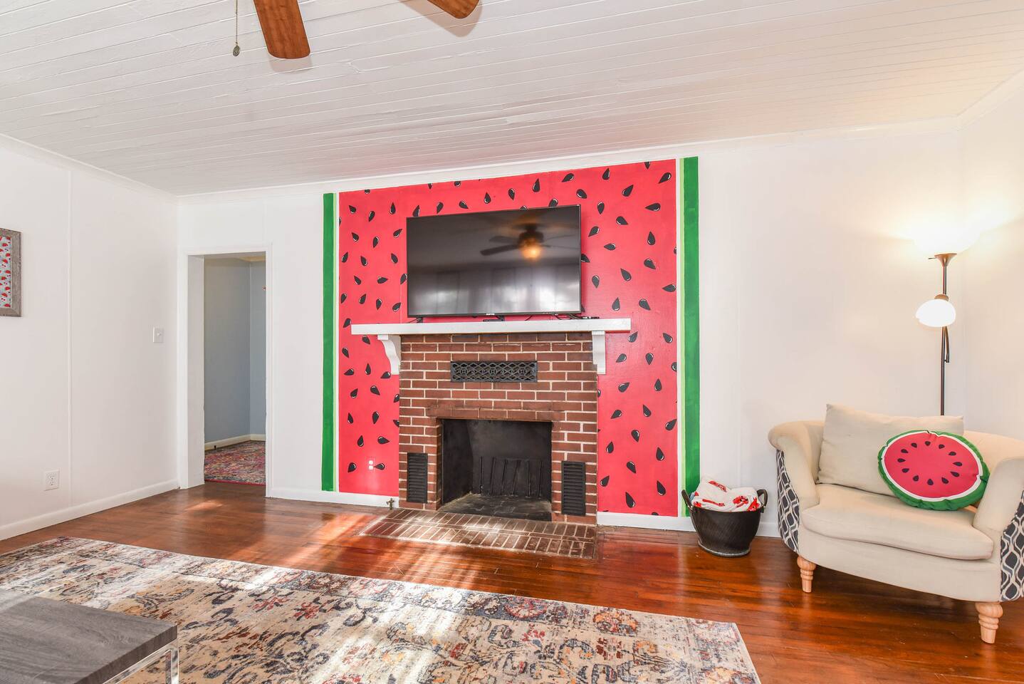 Home+Apartment + Parking + Fast EV Charger + Pets