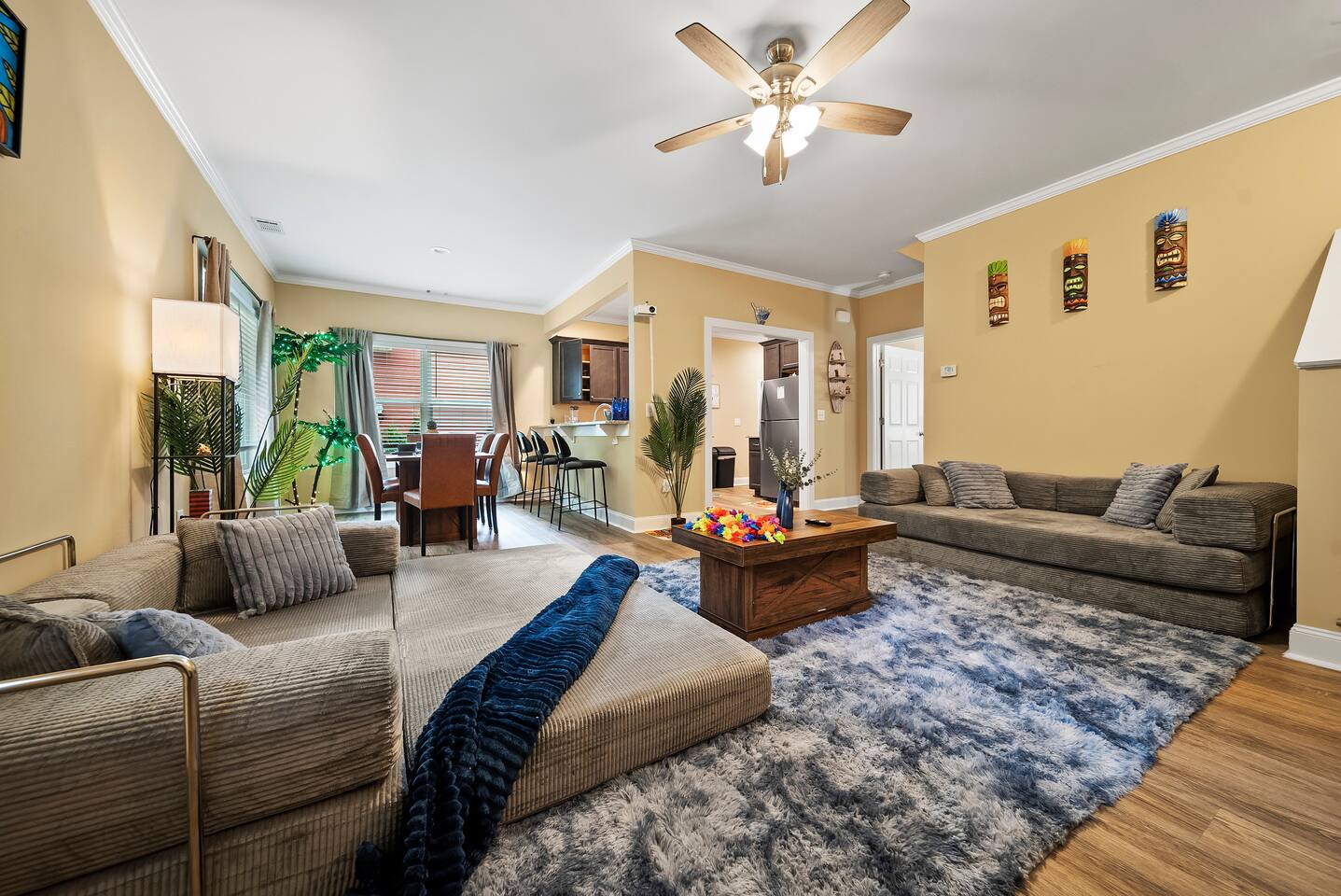 The Aloha House - Massage Chairs - 3 King Beds - Projector