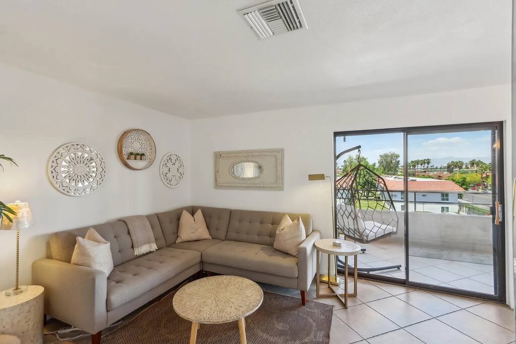Top Floor Mountain View Stylish Condo