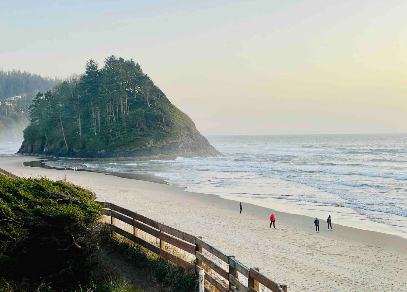 6BR Oceanfront Sleeps 12 | Private Stairs to Beach