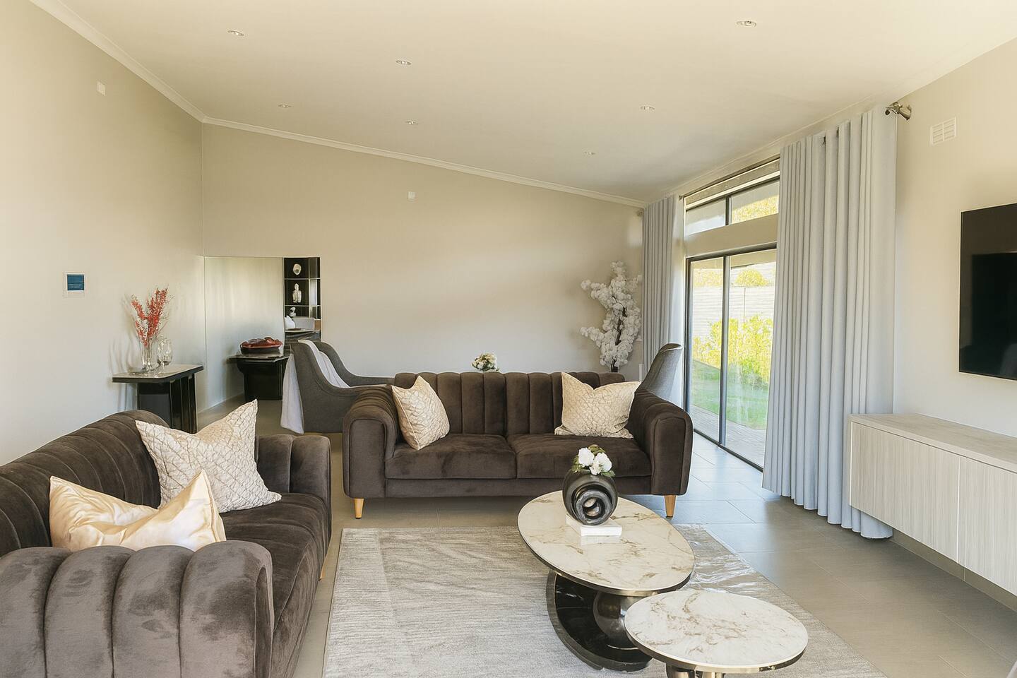 Executive 4BR Guesthouse -Greendale |Family/Teams