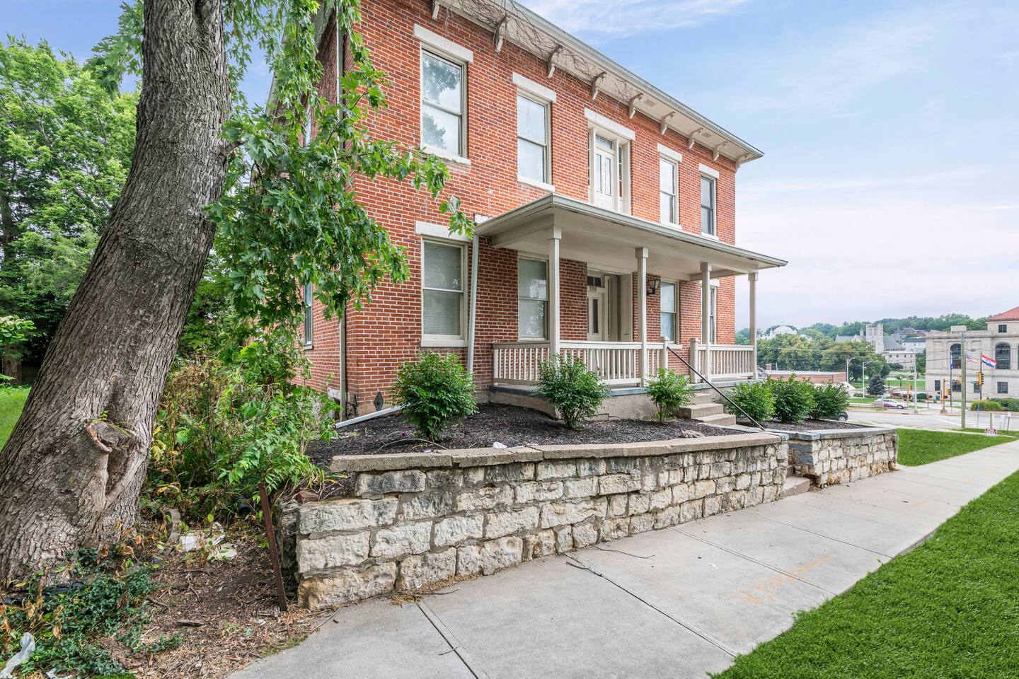 1BR Getaway w/ Historic Charm Global Match Access