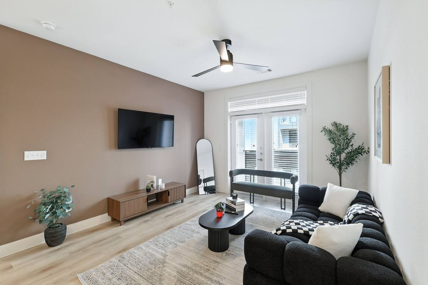 94 Modern 2B2B Near Stockyards, Resort Pool & Gym