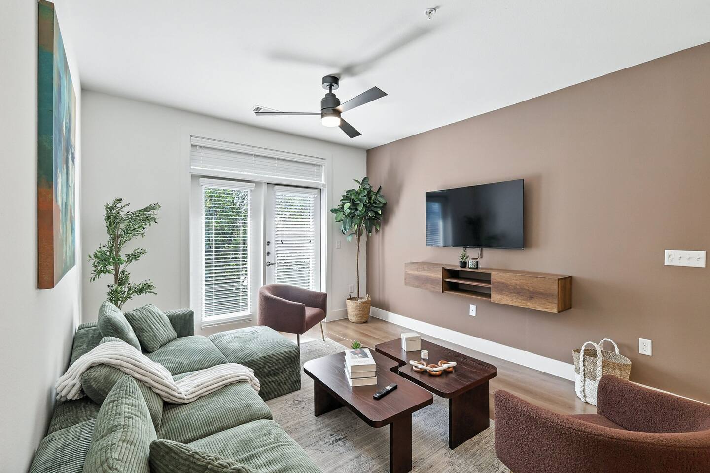 44 Chic 2B Condo, Resort Pool and Gym, Near Stockyards