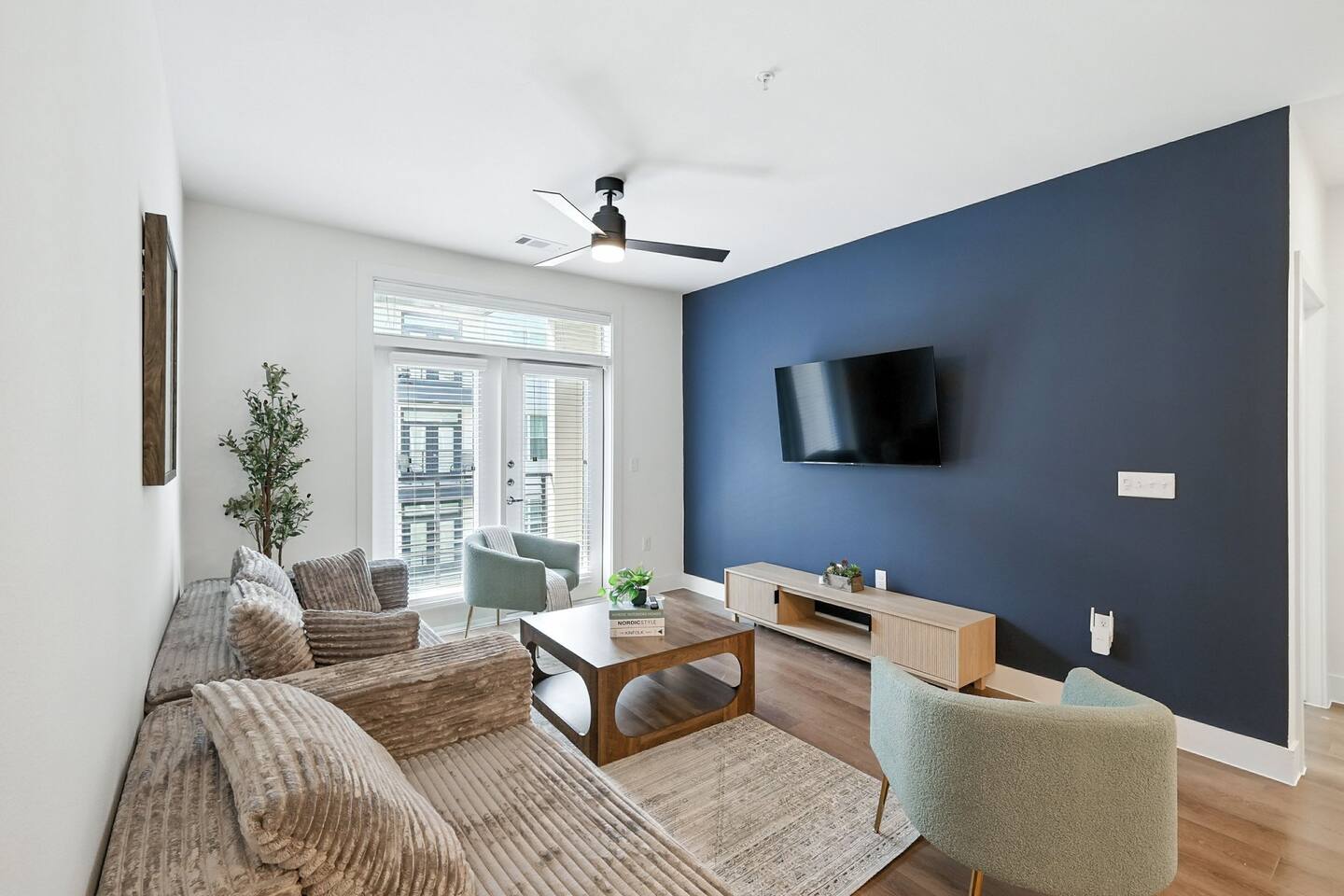 68 Luxury 2B2B Condo, Pool, Gym and Golf Simulator