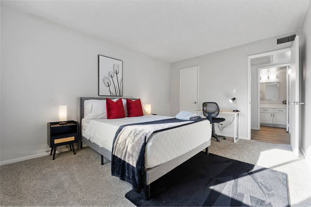 1BR | Pool |Gym | 1 Mi To Banner Hospital