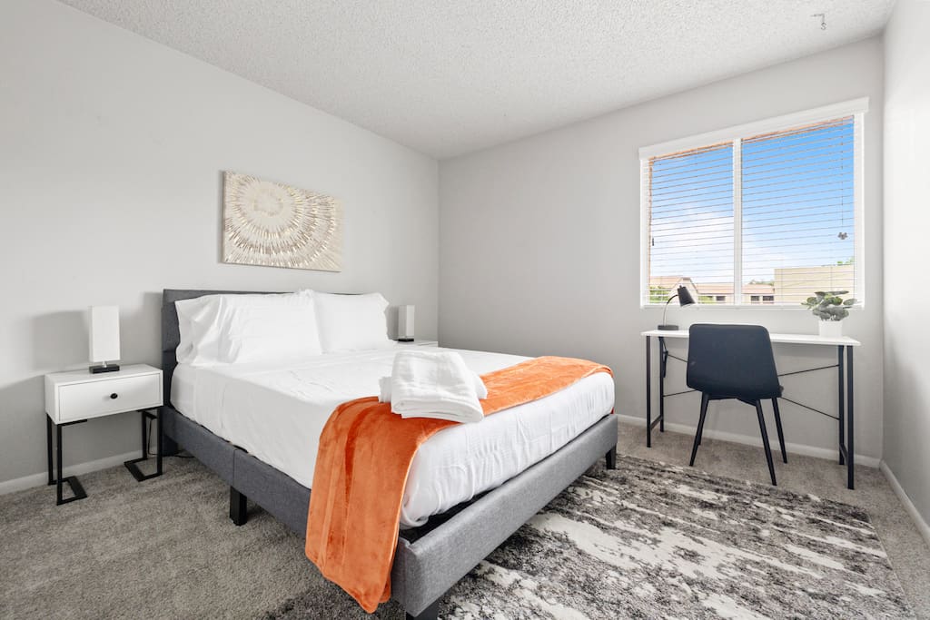 2BR | Pool | Gym | 1 Mi To Banner Hospital