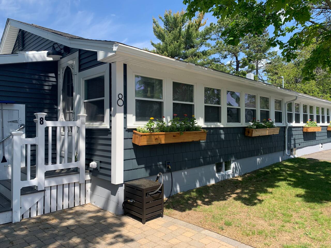 Walk to the Beach! “Peach House”