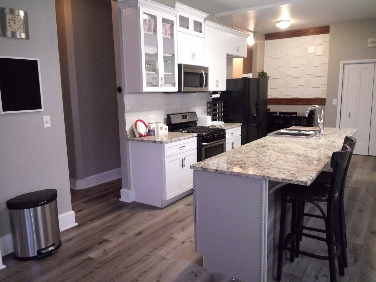 Quiet & Fun 5BR Home Near Downtown ATL